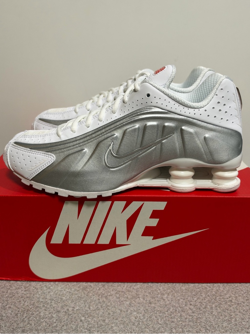 Nike Shox R4 White Metallic Silver (Women's) Size 7.5 NEW AR3565101